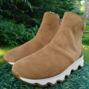 NWOB Sorel Kinetic Short Suede Boots, Size 10, Camel Brown/ Natural